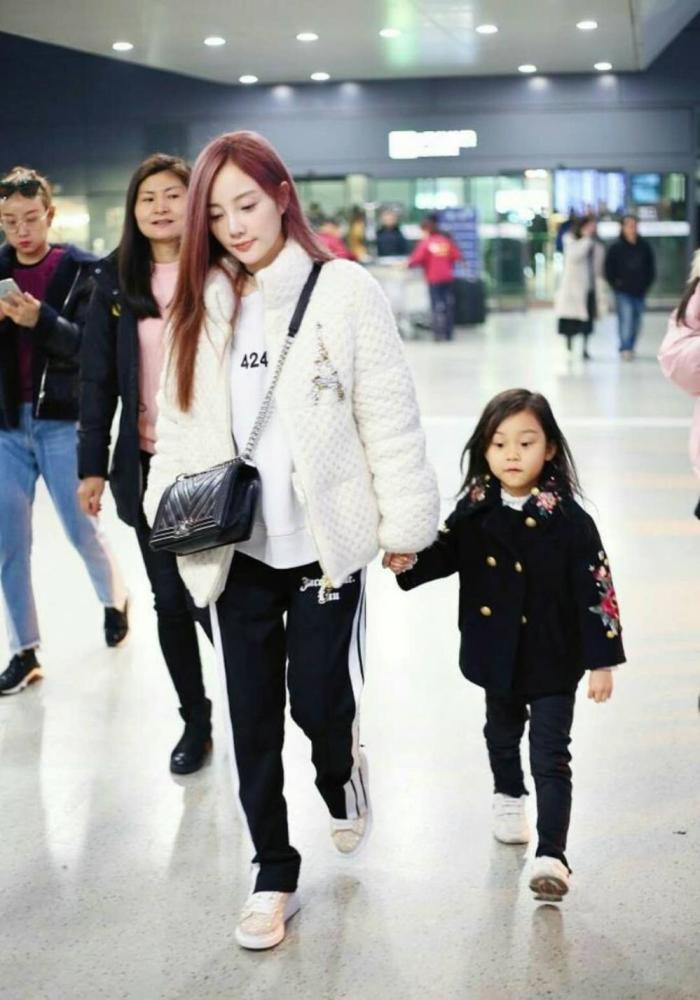 PGONE事件后,李小璐与贾乃亮合体演唱《全部