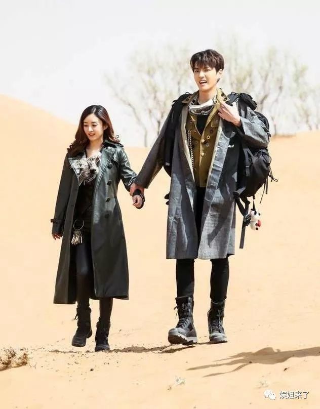 吴亦凡赵丽颖江苏跨年合体唱《想你》,粉丝决