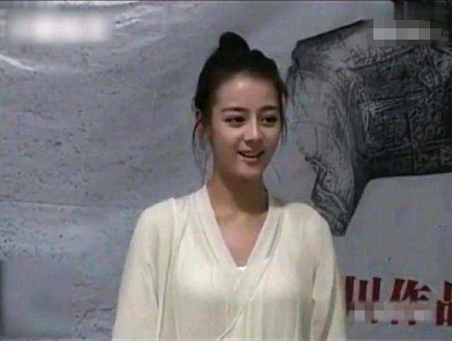 热巴18岁试镜片曝光!全素颜秀舞高速旋转12圈