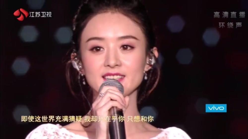 吴亦凡赵丽颖同台江苏卫视 默契对唱《想你》