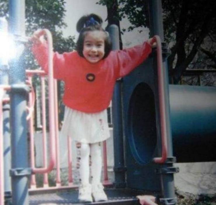 刘烨混血女儿最新照片被爆出,同样大嘴的她却