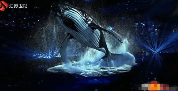 吴亦凡赵丽颖跨年献唱《想你》,造型黑白配,最