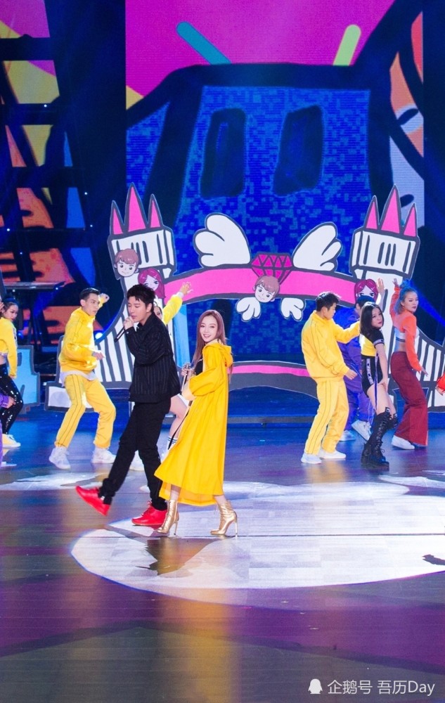 秀恩爱!贾乃亮李小璐合唱《全部都是你》,甜馨