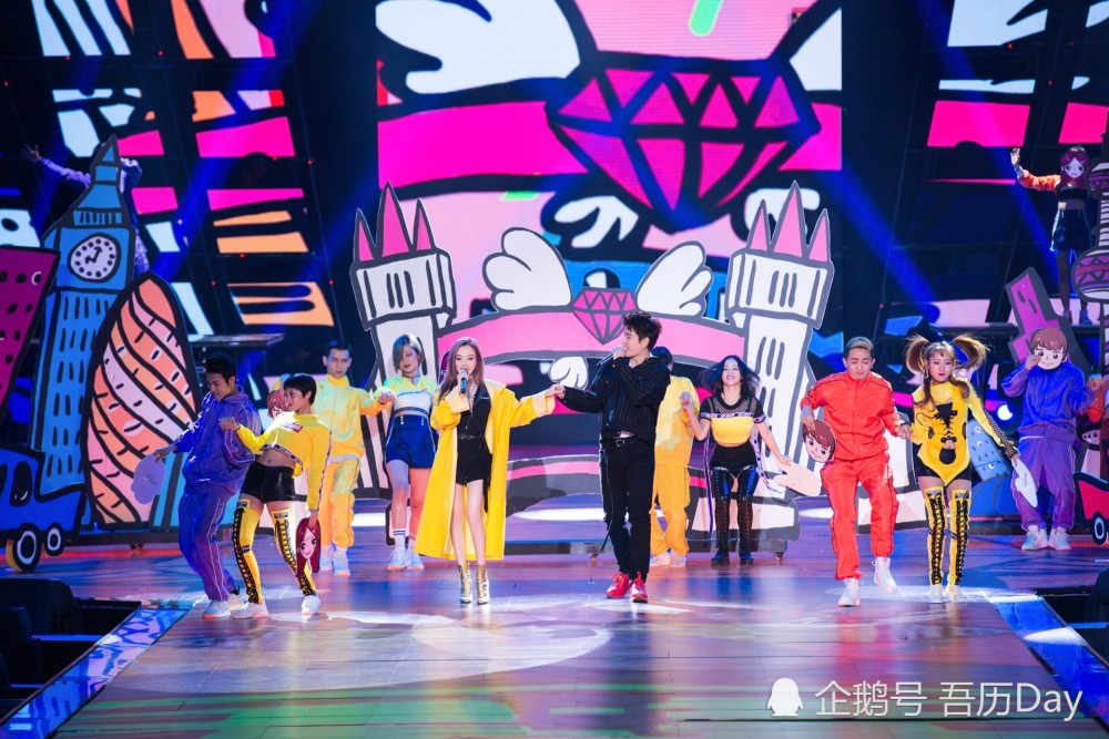 秀恩爱!贾乃亮李小璐合唱《全部都是你》,甜馨