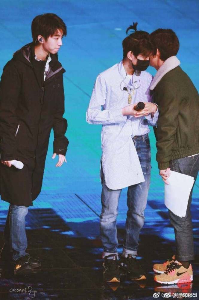 张艺兴在央视演唱,杨幂张杰合唱,吴亦凡赵丽颖