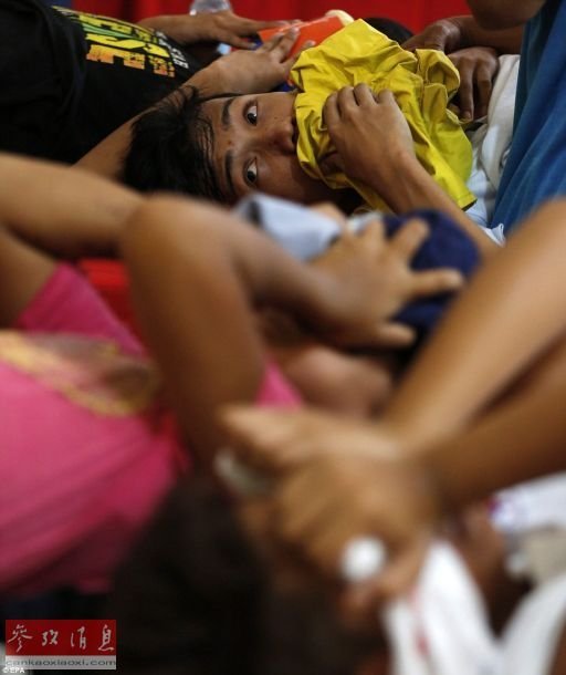 菲律宾300名少年课桌上进行割礼 同学惊恐围观