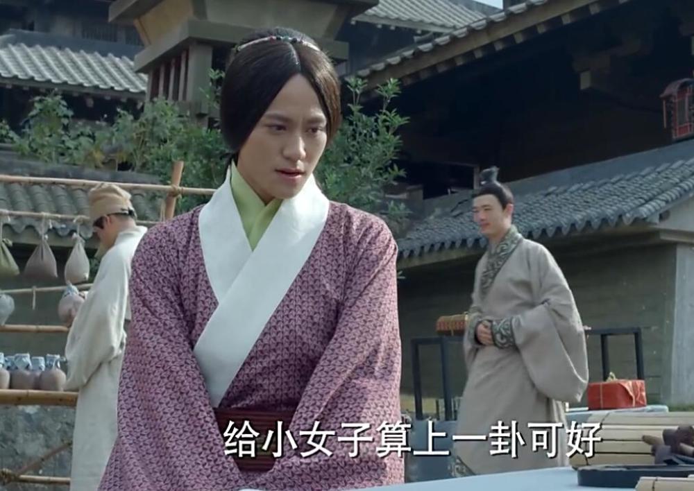 秦俊杰穿红衣红鞋再扮女人,夹烟的玉手美得不