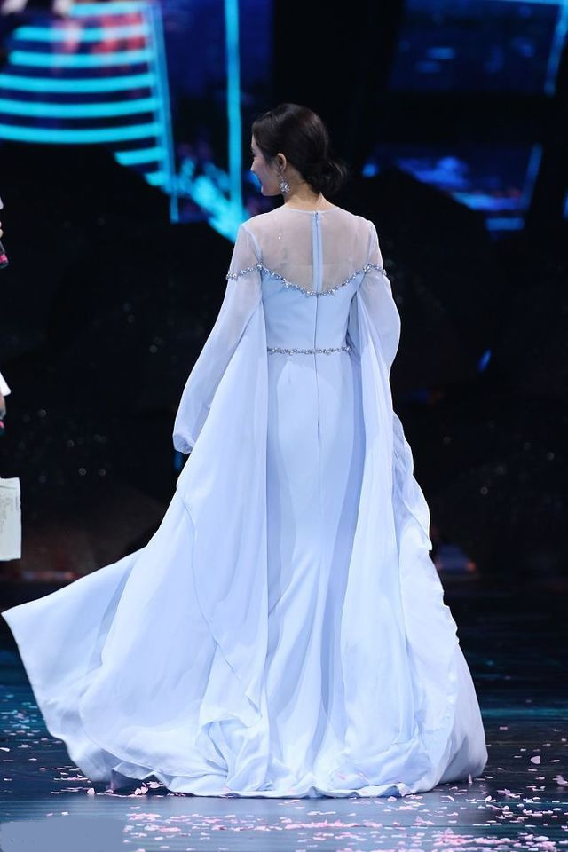 四海八荒第一女上神白浅 穿蓝色长裙跨年20