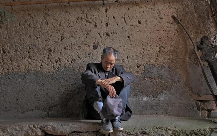 中国高龄光棍汉的生活百态,常是孤独寂寞作陪