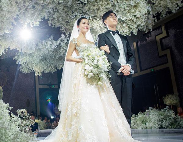 女演员王洋结婚了老公是谁 与老公结婚多年生活恩爱幸福
