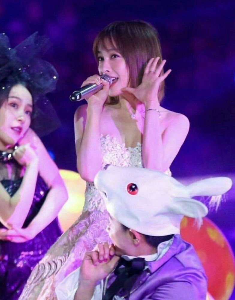 吴昕跨年自信开唱,2018希望你会更耀眼