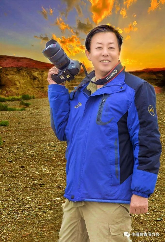 《追逐光影的黑骏马》