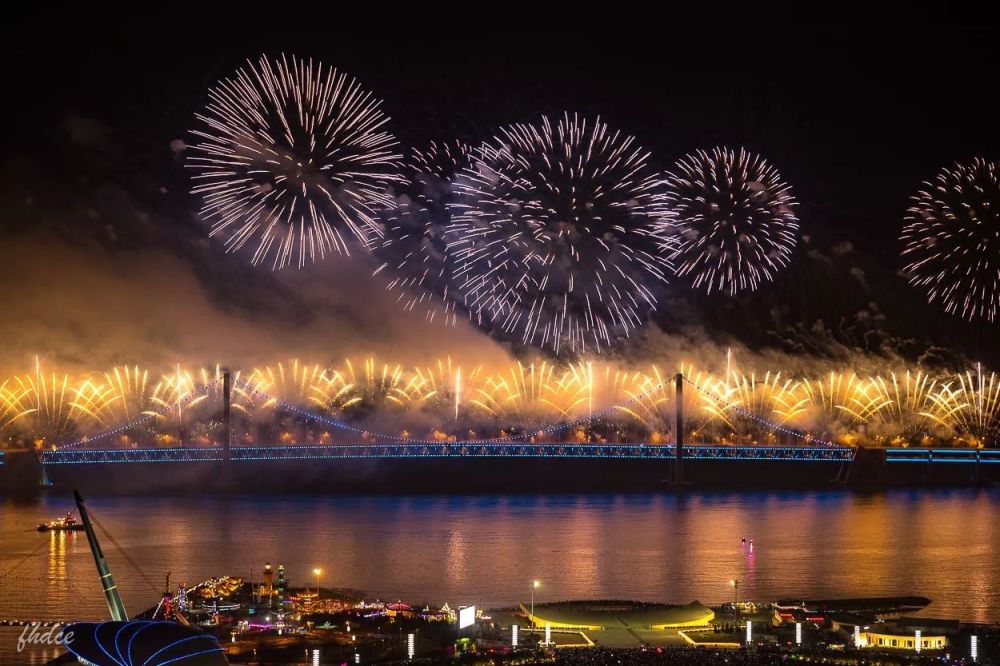 大连星海广场跨海大桥跨年烟花 by Leica SL+2