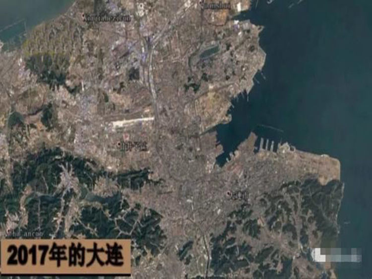 卫星地图下辽宁大连的变化,填海建机场,海岸线全被开发!