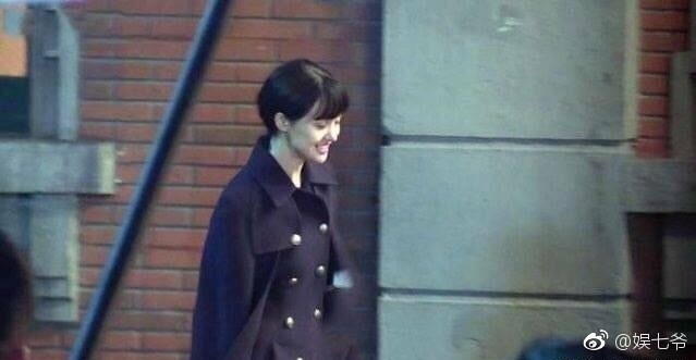 郑爽最新电视剧《绝密者》,片场留齐刘海,酷似