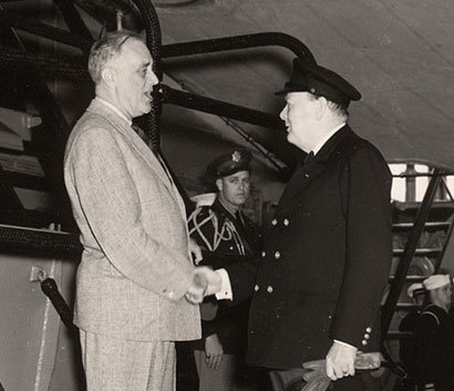 二战时期丘吉尔规劝罗斯福不要帮中国,罗斯福