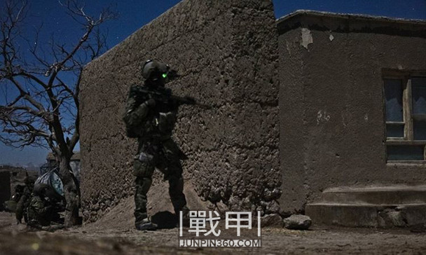 看看美军特种部队单兵装备有多讲究:几页纸都