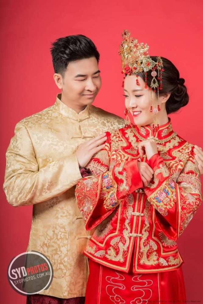 冬季新娘该怎么穿?学学景甜在礼服里面穿秋裤