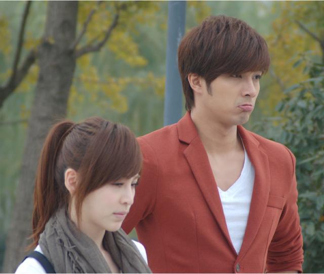 他曾是《爱上查美乐》的男主，低调成家太幸福，现34岁仍这么帅!