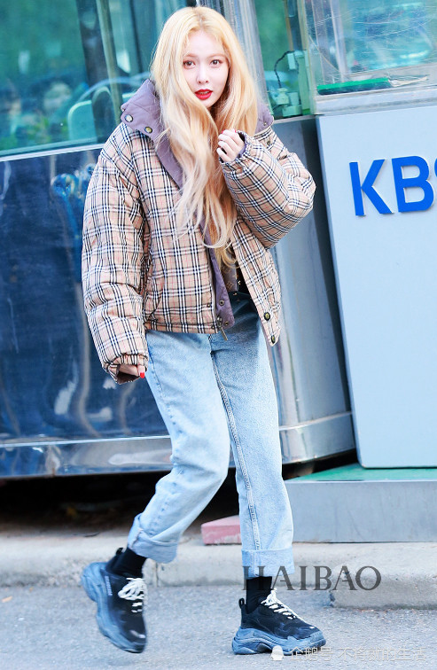 韩国明星搭配街拍,姜素拉的长腿太加分