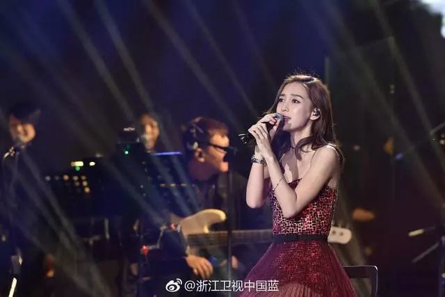 2018跨年晚会上 天佑力压各路明星 薪酬超越一