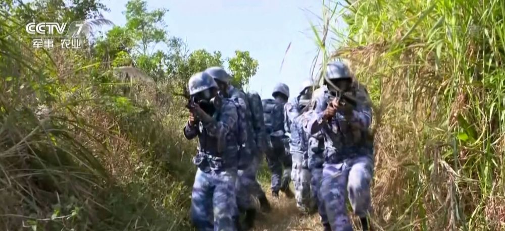 担负特殊的使命任务,中国海军陆战队一演练让