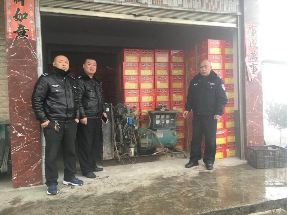 芒部这家人非法储存了1千多件烟花