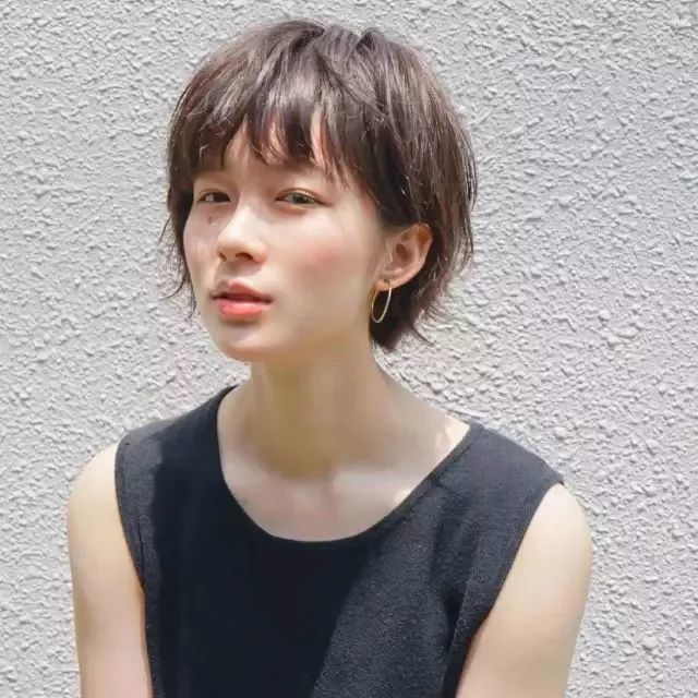 2018年要火的10款发型,羊毛卷儿和耳坠短发简直美呆了