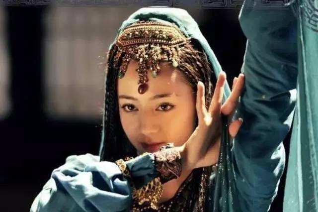 迪丽热巴跳舞如何?擅长新疆舞,与海涛跳的拉丁