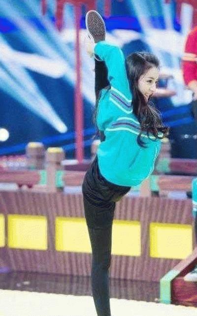 迪丽热巴跳舞如何?擅长新疆舞,与海涛跳的拉丁