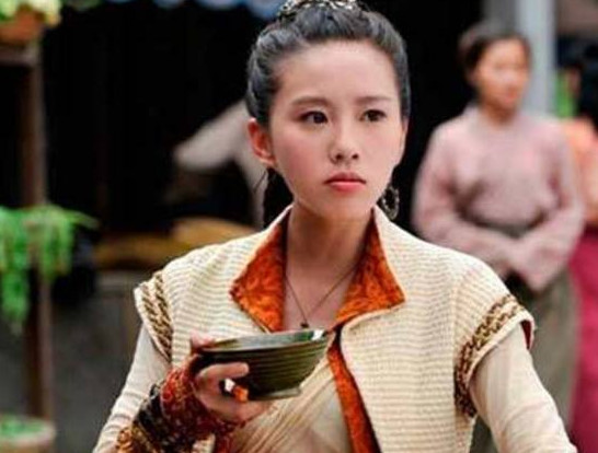 影视剧中女星饮酒的姿势,杨幂惬意,赵丽颖呆萌