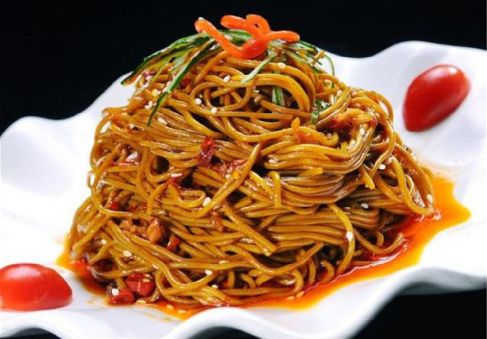 荞面饸洛 荞面饸饹是汉族传统面食小吃,中国北方常见的面食吃法,香气