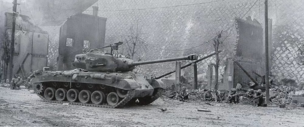 仁川登陆后 美陆战队“潘兴”坦克如入无人之境