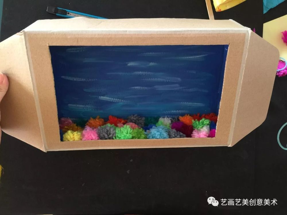 小鱼,螃蟹等海底生物 装饰一下我们的小鱼缸 做手工和画画一样 一定要