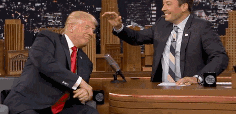 美国新书爆料：特朗普蓬松发型是动手术