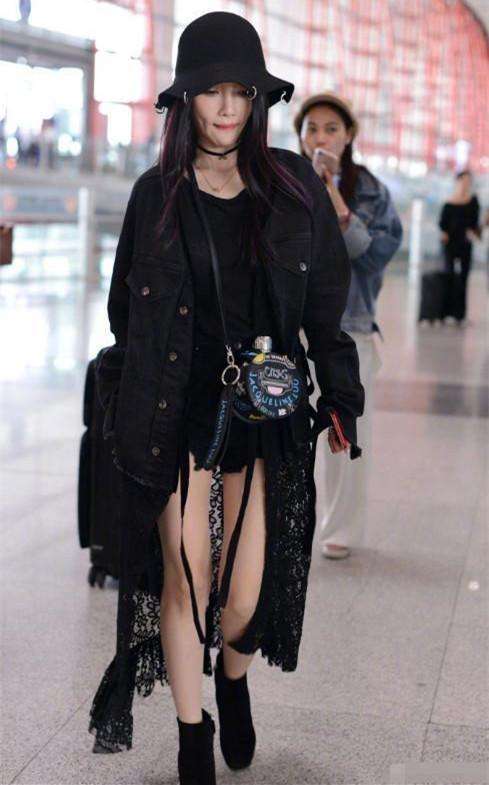 看了李小璐这些装扮, 就知道她的为人