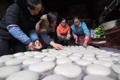 手工印花糍粑,春节必备年货,这是儿时的记忆和