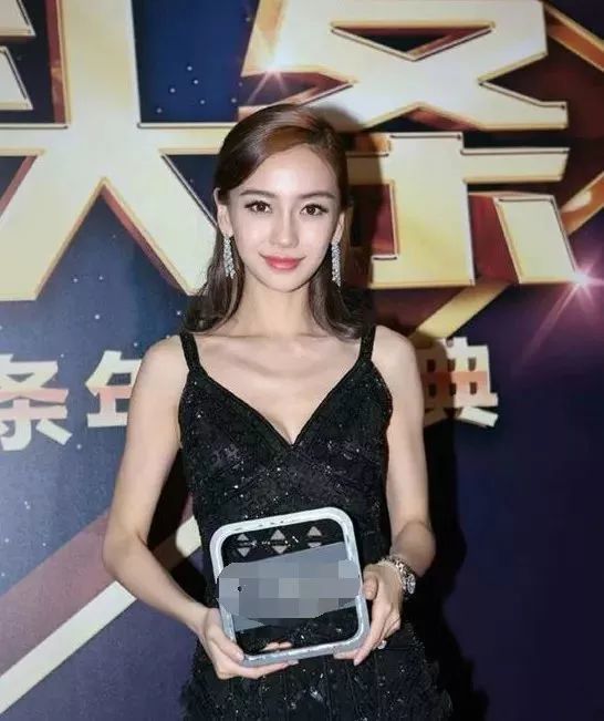 杨颖排骨胸越来越明显,工作辛苦压力大,粉丝看着莫名心疼