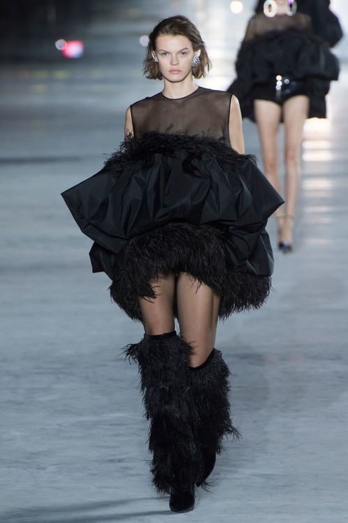 从今年巴黎春夏时装秀场来看2018春夏季的服