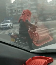 搞笑gif趣图:人力打桩机?效率不低啊!