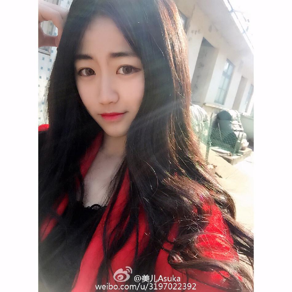 就读于济南大学的校花美儿asuka在微博晒性感写真,长着天使面容的她确