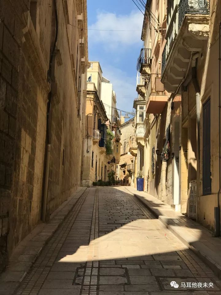 马耳他语言学校的坑