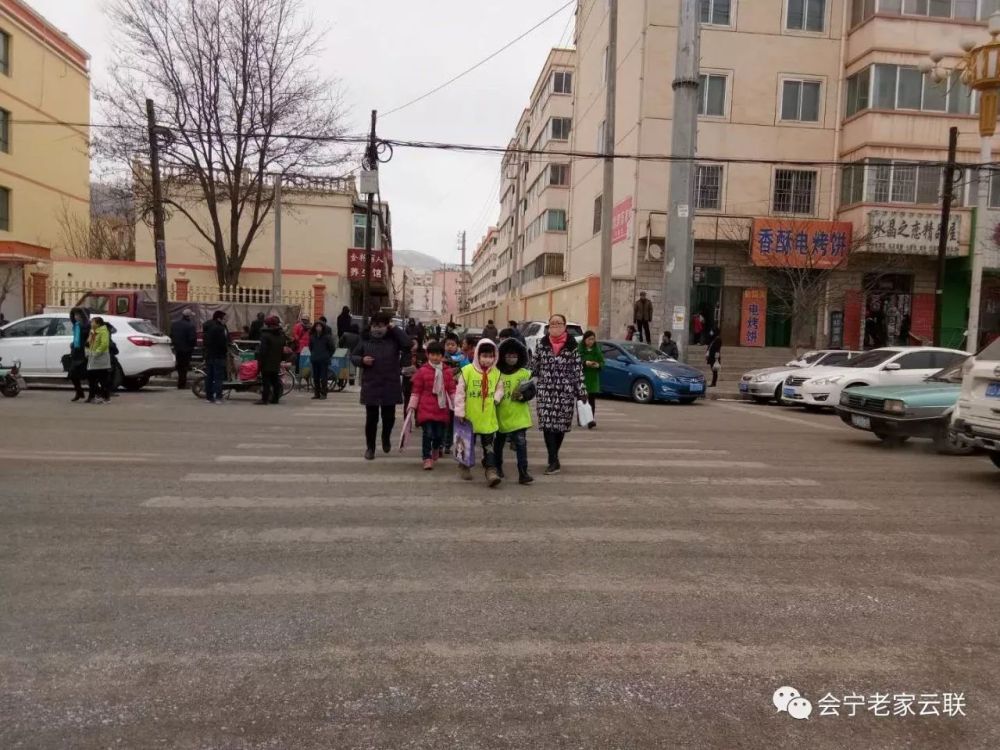 北关老师的小学,你们辛苦了!2016小学教师考试年中招聘图片