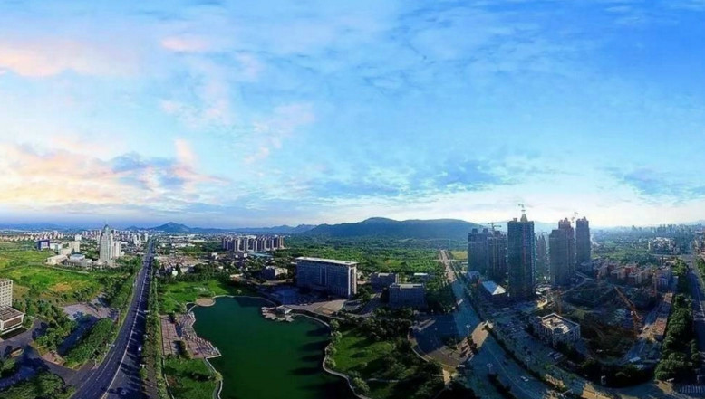其实巢湖发展的先天条件是相当不错的, 但巢湖没有抓住机会, 发展相当