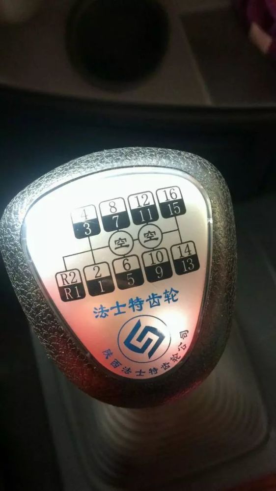 卡友从斯堪尼亚内部实拍的法士特16挡变速箱操控杆 在网友提供给提加