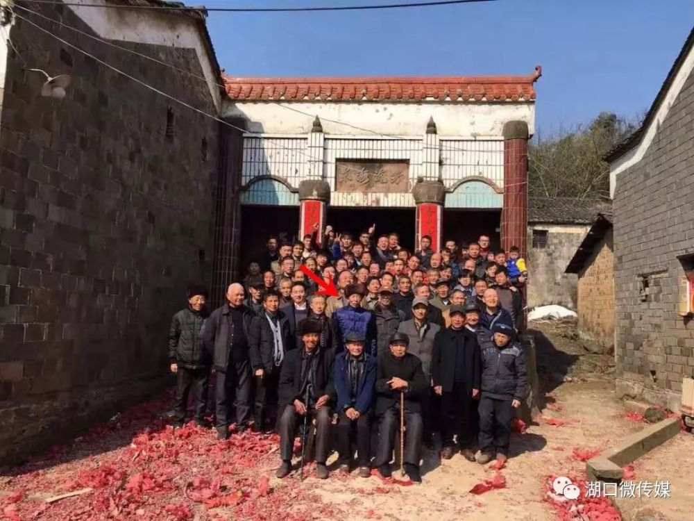 湖口均桥镇徐氏饶塘庄祖堂上梁热闹的不得了,