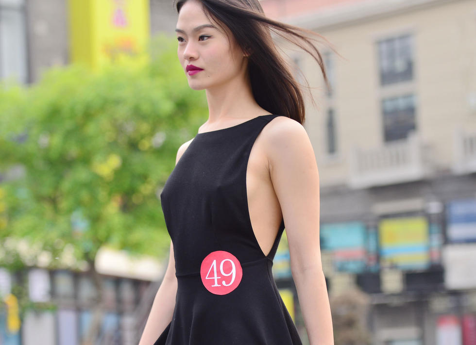 山东草根超模大赛选手大尺度秀长腿亮美胸 均是在校学生 