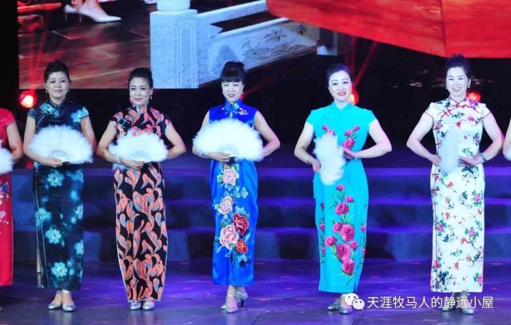 青岛举办首届"2018春之韵旗袍春晚"