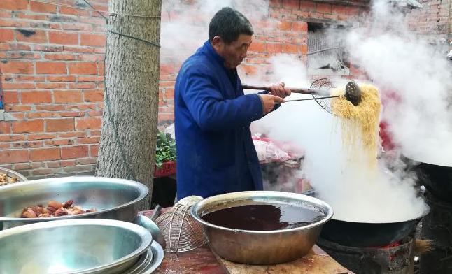 搭棚子砌炉灶架案板,阜阳农村吃流水席的日子