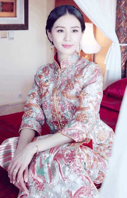 刘诗诗穿旗袍凸显"完美比例",网友:吴奇隆捡了个大便宜!